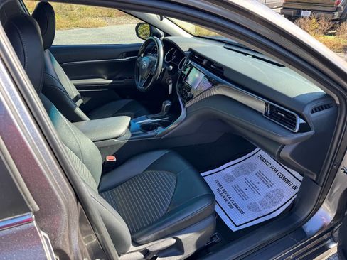 Used 2020 Toyota Camry SE image 15