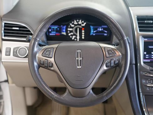 Used 2013 Lincoln MKX FWD image 12