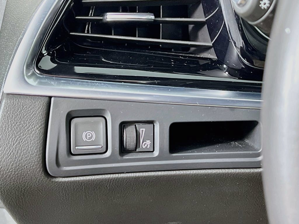 Certified 2024 Cadillac XT6 Luxury w/ LPO, Floor Liner Package AWD/4WD image 9