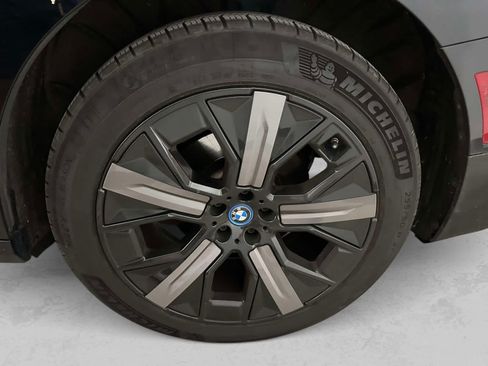 Used 2024 BMW iX xDrive50 w/ Premium Package AWD/4WD image 7