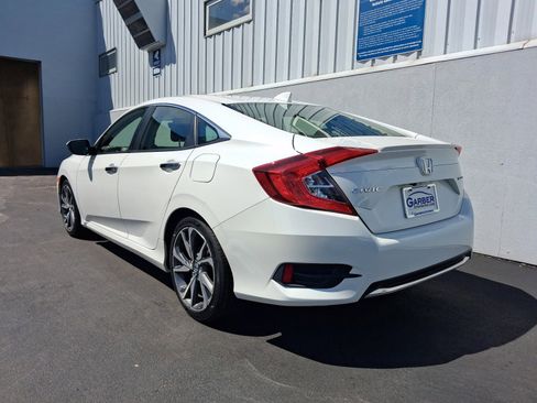 Used 2019 Honda Civic Touring image 3