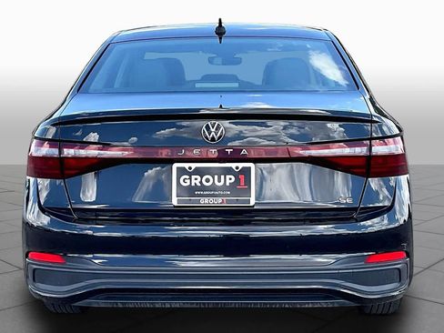 Used 2025 Volkswagen Jetta SE FWD image 5