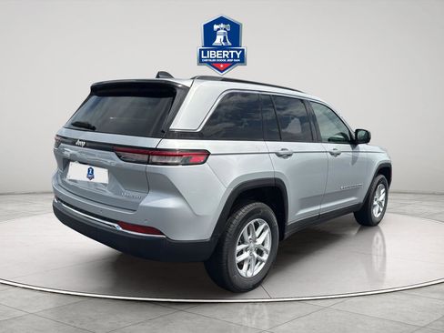 New 2025 Jeep Grand Cherokee Laredo X w/ Luxury Tech Group I AWD/4WD image 10