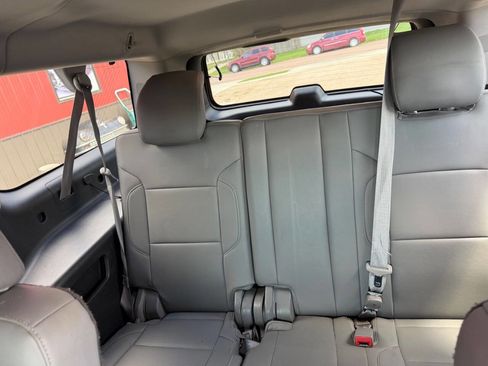 Used 2015 Chevrolet Suburban LT w/ Luxury Package AWD/4WD image 10