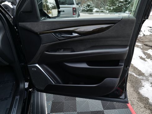 Used 2020 Cadillac Escalade Platinum image 34