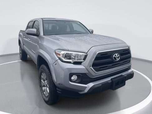 Used 2017 Toyota Tacoma SR5 image 1