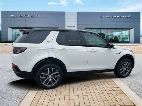 Used 2025 Land Rover Discovery Sport Dynamic SE image 5