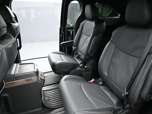 New 2026 Toyota Sienna Platinum image 15