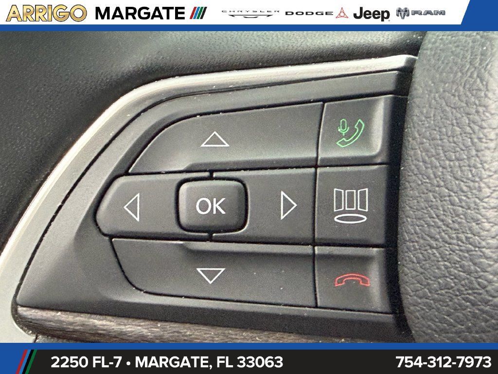 Used 2025 Jeep Grand Cherokee Limited RWD image 29