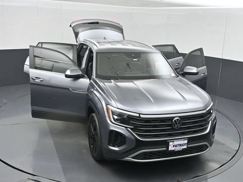 Used 2024 Volkswagen Atlas Cross Sport SE FWD image 57