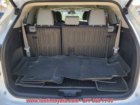 Used 2023 Toyota Highlander XLE FWD image 14