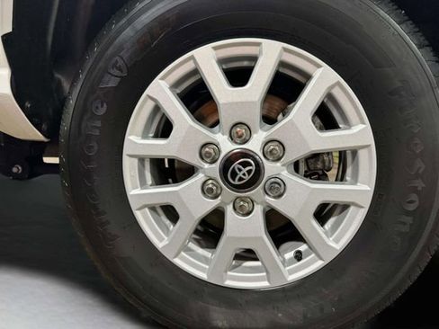 Used 2024 Toyota Tacoma 4x4 Double Cab image 32