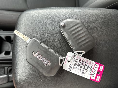 Used 2022 Jeep Gladiator Sport AWD/4WD image 28