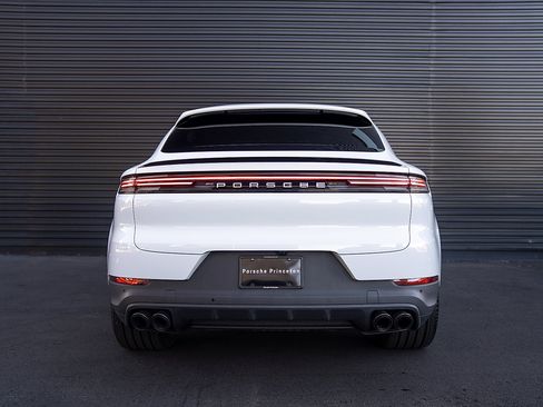 Certified 2025 Porsche Cayenne Coupe image 30