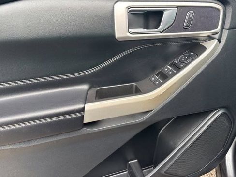Used 2022 Ford Explorer XLT RWD image 12
