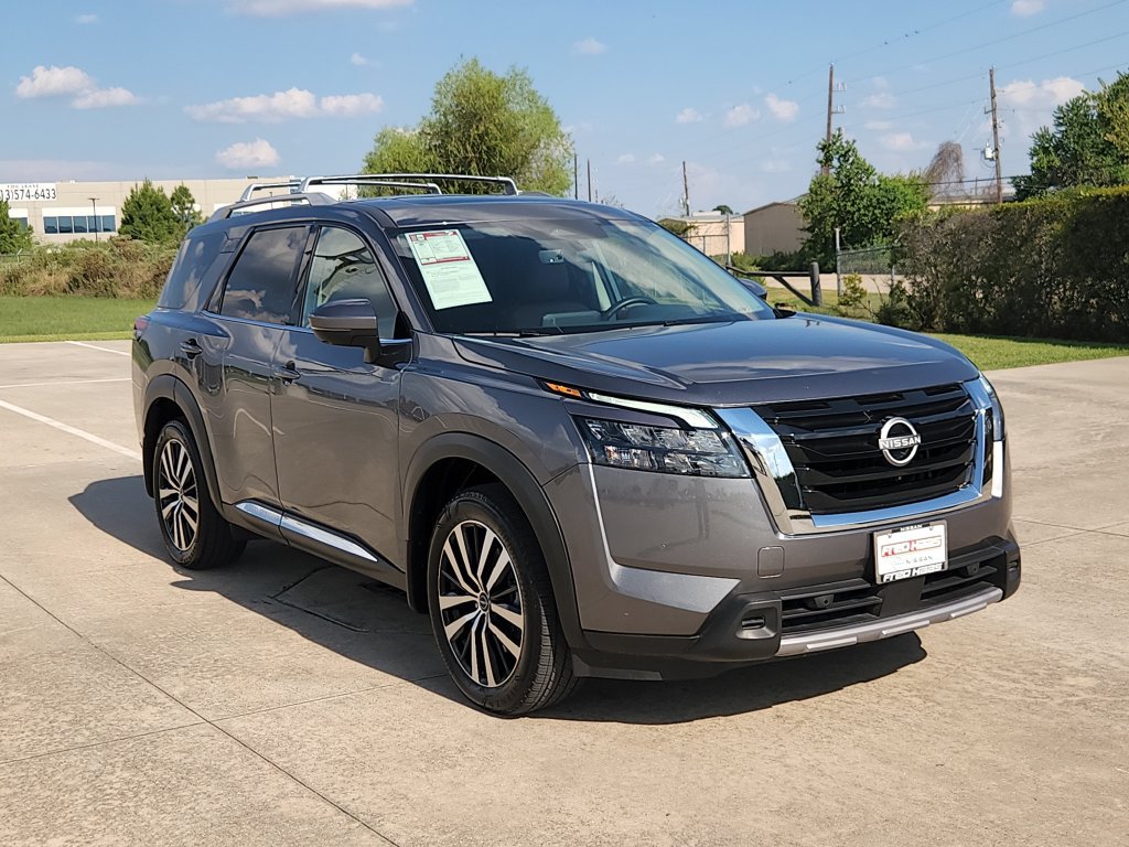 Used 2025 Nissan Pathfinder Platinum w/ Cargo Package FWD image 3