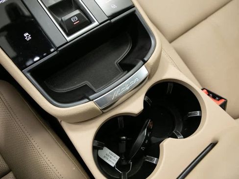 Certified 2023 Porsche Macan image 23