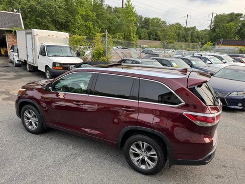 Used 2015 Toyota Highlander XLE image 12