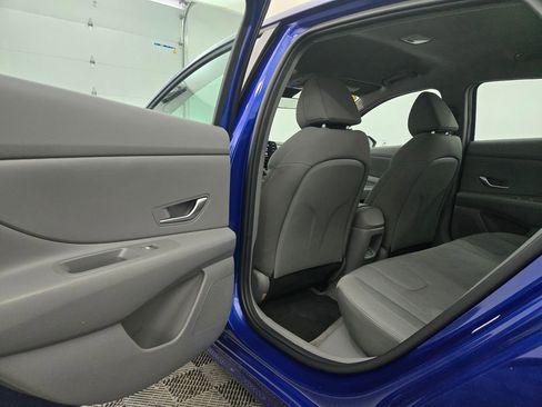 Used 2025 Hyundai Elantra SE image 31