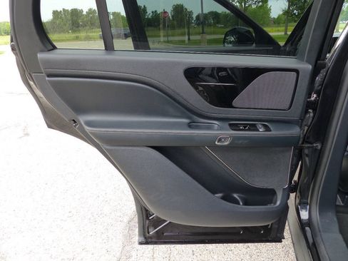 Used 2025 Lincoln Aviator AWD image 34