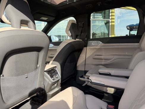 Used 2025 Volvo EX90 Ultra AWD/4WD image 36