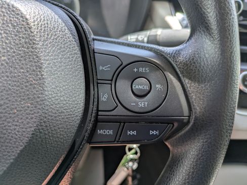 Used 2021 Toyota Corolla LE image 18