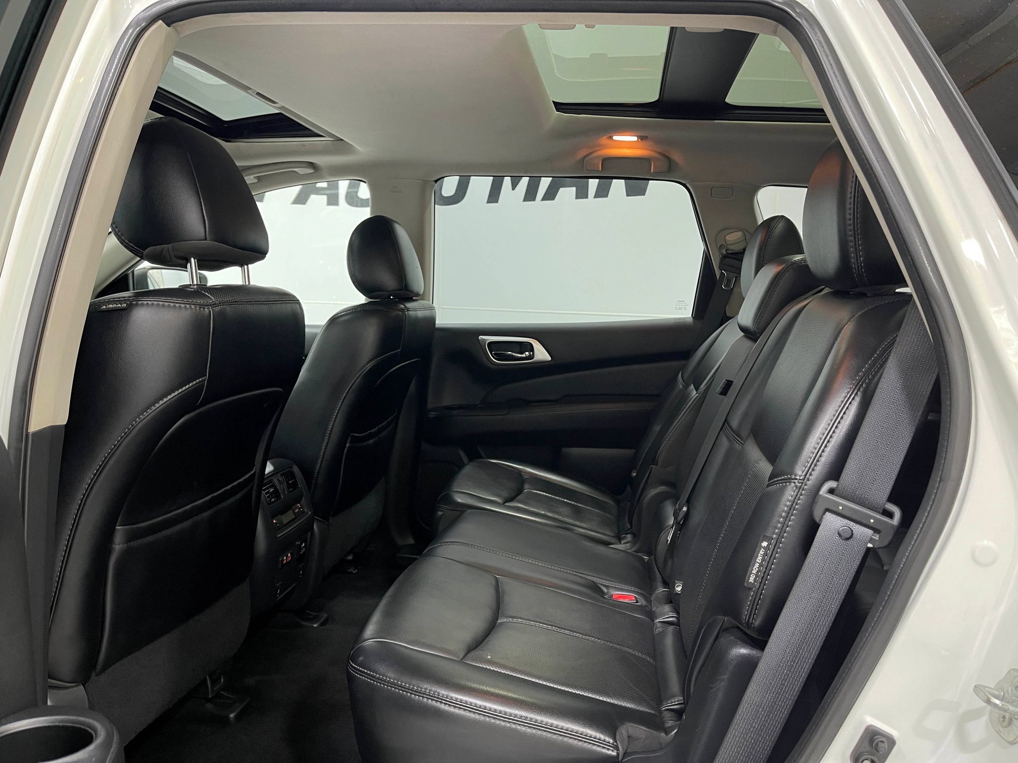 Used 2019 Nissan Pathfinder Platinum w/ Cargo Package AWD/4WD image 30