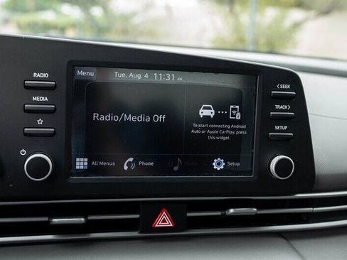 Used 2021 Hyundai Elantra SE FWD image 13
