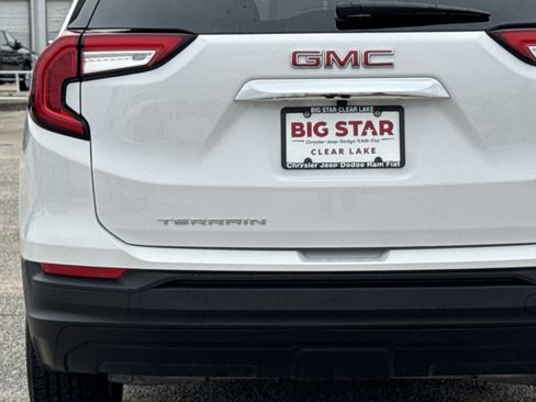 Used 2024 GMC Terrain SLE image 19