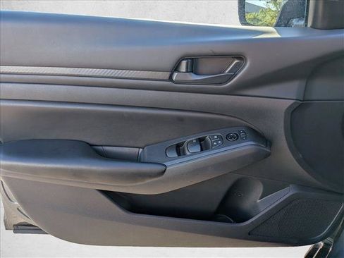 Used 2024 Nissan Altima 2.5 S FWD image 10