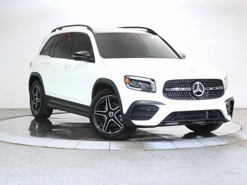 Used 2023 Mercedes-Benz GLB 250 4MATIC image 1