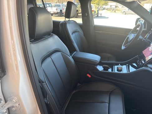 New 2025 Jeep Grand Cherokee L Limited image 22