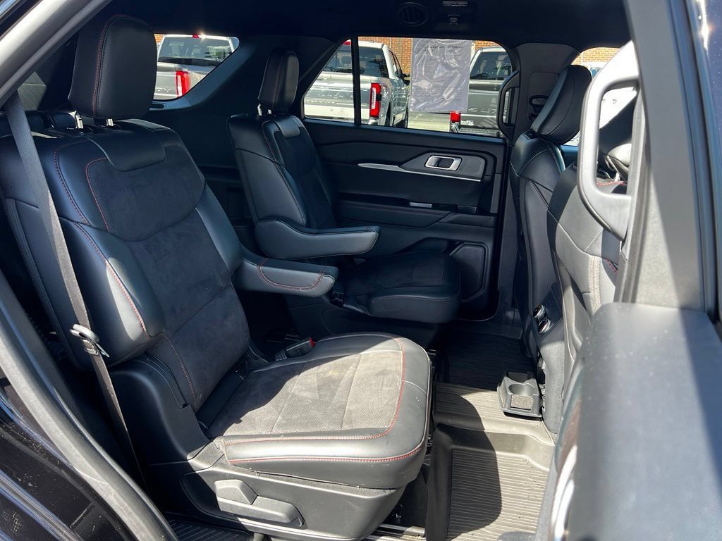 Used 2025 Ford Explorer ST RWD image 25