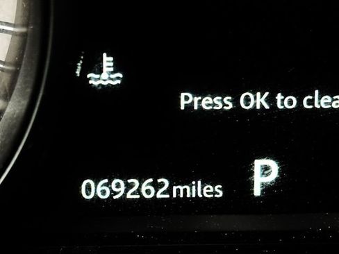 Used 2020 Land Rover Discovery SE image 17