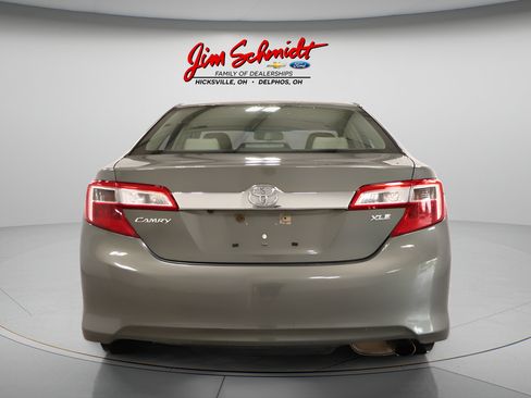 Used 2012 Toyota Camry XLE w/ Leather Pkg FWD image 4
