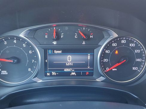 Used 2024 GMC Terrain SLE image 11