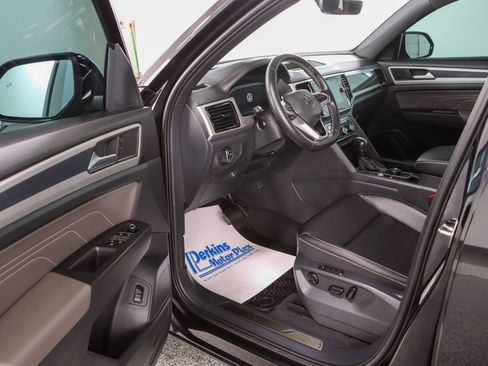 Used 2023 Volkswagen Atlas Cross Sport SEL AWD/4WD image 3