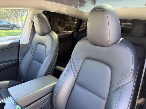 Used 2025 Tesla Model Y Long Range image 28