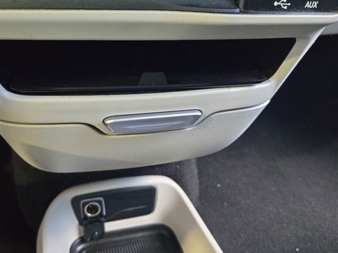 Used 2017 Chrysler Pacifica LX FWD image 20