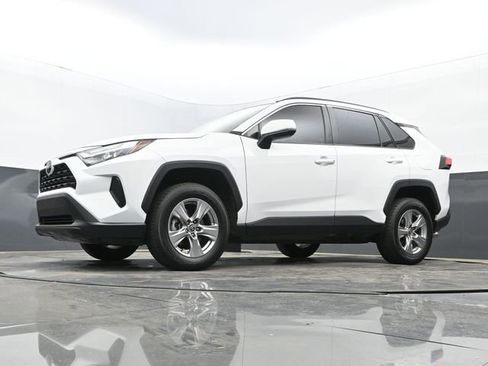 Used 2022 Toyota RAV4 XLE image 12