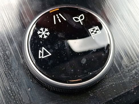 Used 2025 Nissan Rogue SV image 18