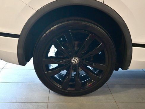 Used 2021 Volkswagen Tiguan SE R-Line image 38