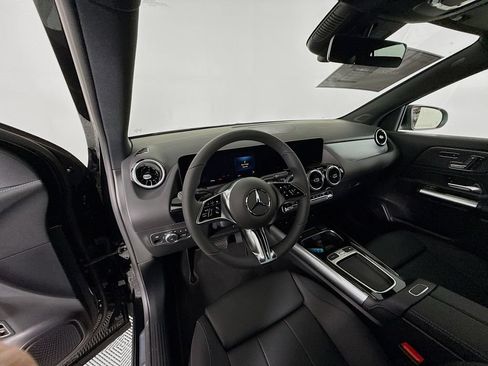 Used 2026 Mercedes-Benz GLA 250 4MATIC image 4