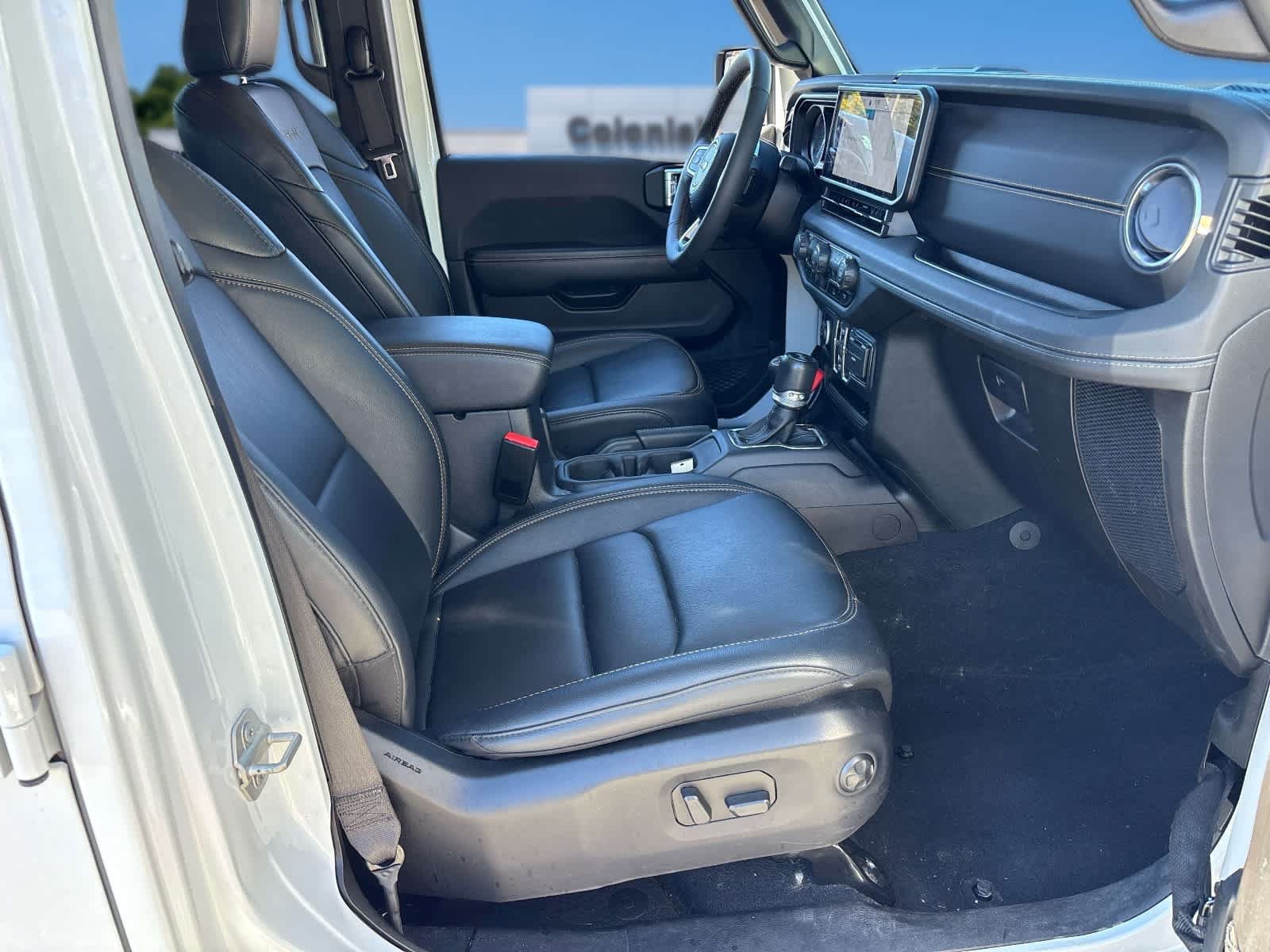 Used 2024 Jeep Wrangler Unlimited Sahara AWD/4WD image 16