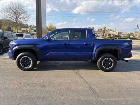 Used 2024 Toyota Tacoma TRD Off-Road image 4