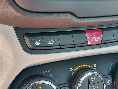 Used 2017 Jeep Renegade Limited FWD image 16