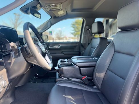 Used 2024 GMC Sierra 1500 SLT image 7