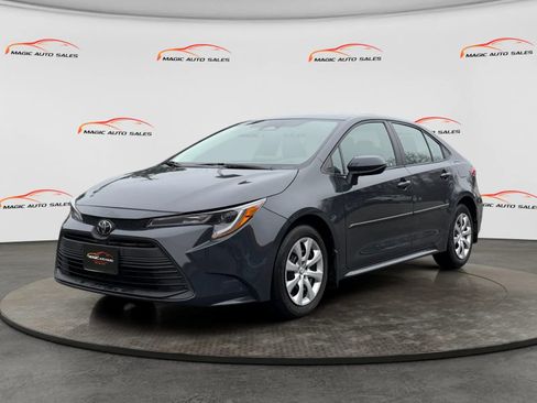 Used 2023 Toyota Corolla LE image 1