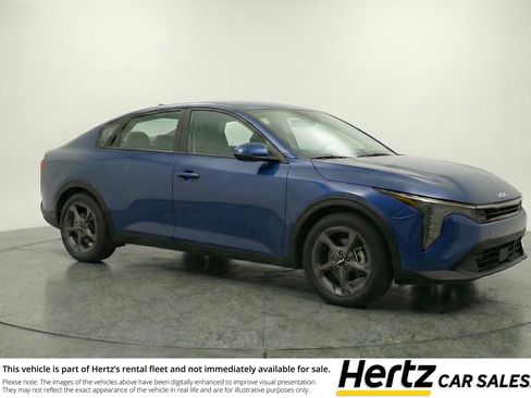 Used 2025 Kia K4 LXS image 1