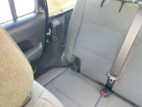 Used 2025 Jeep Wrangler Unlimited Rubicon image 39